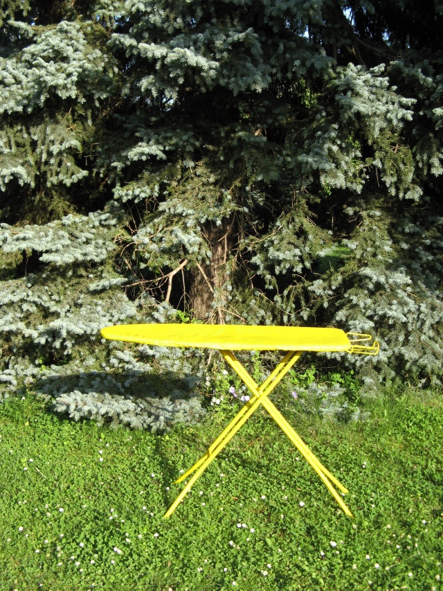 ©  Wilhelm Roseneder. Gelbe Erweiterung/Yellow expansion. 2007-2008. Lack auf Bügelbrett/Varnish on ironing-board